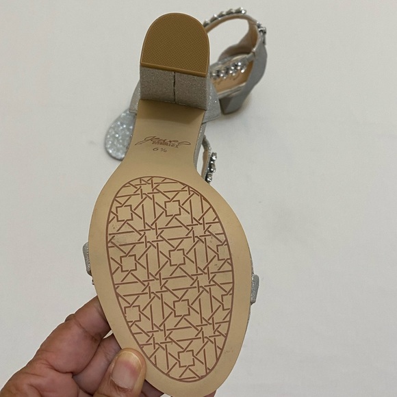 NWT Jewel Badgley Mischka Mayra Silver Ankle Strap Evening Shoes Size 6.5. - Picture 11 of 13